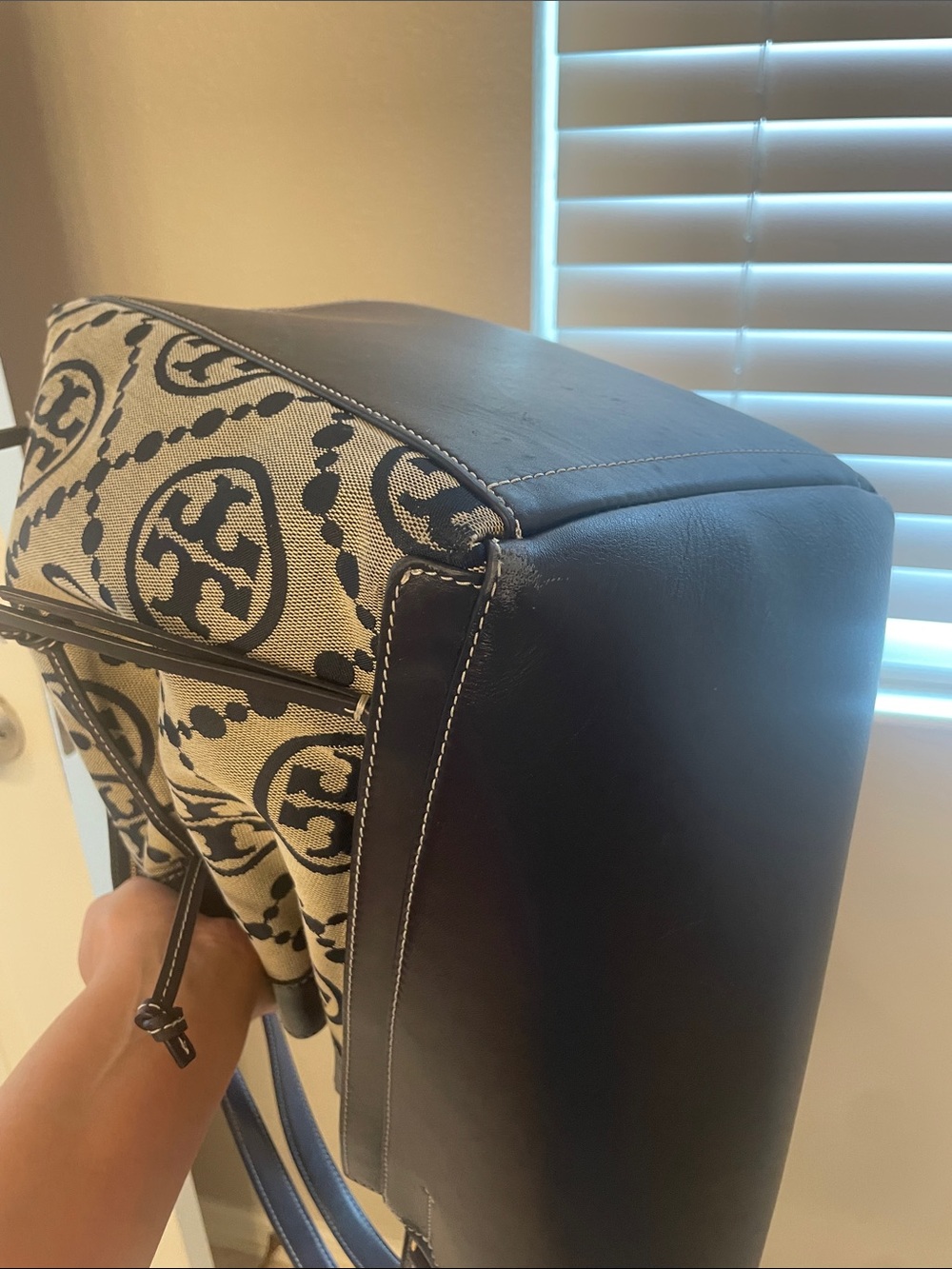 Tory Burch T Monogram Dragonfly Shoulder bag - Picture 16 of 16